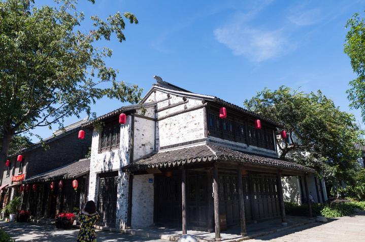 逃离违建房屋8